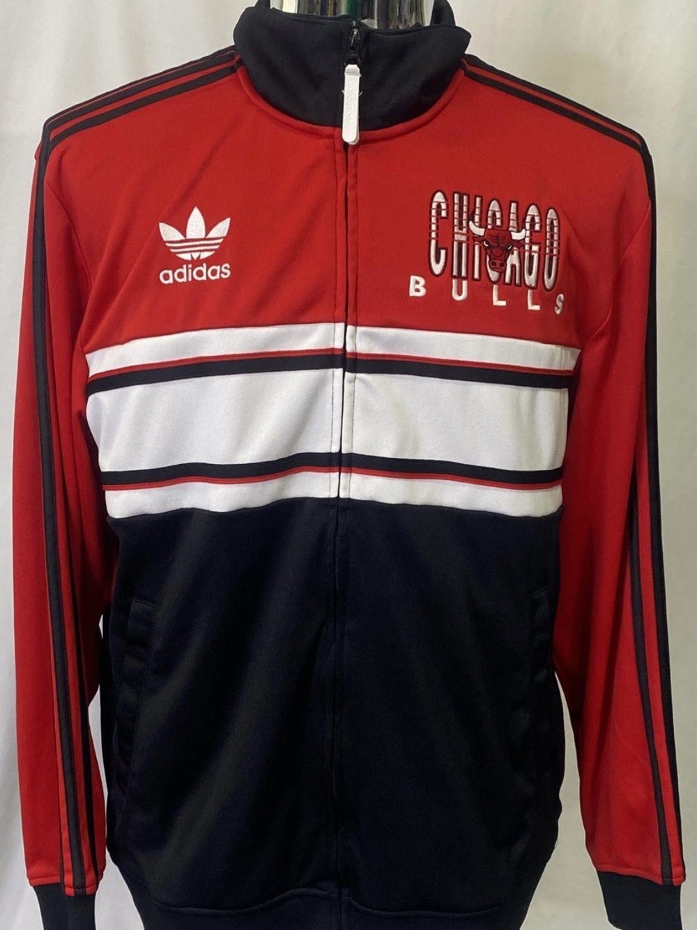Men's Adidas Chicago Bulls Striped Zip Up Jacket Size XL.